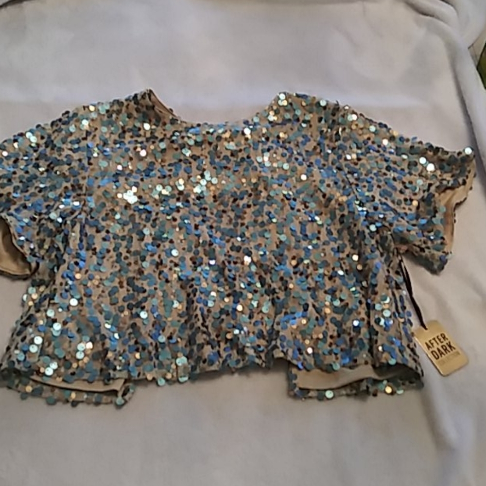 Backless crop top